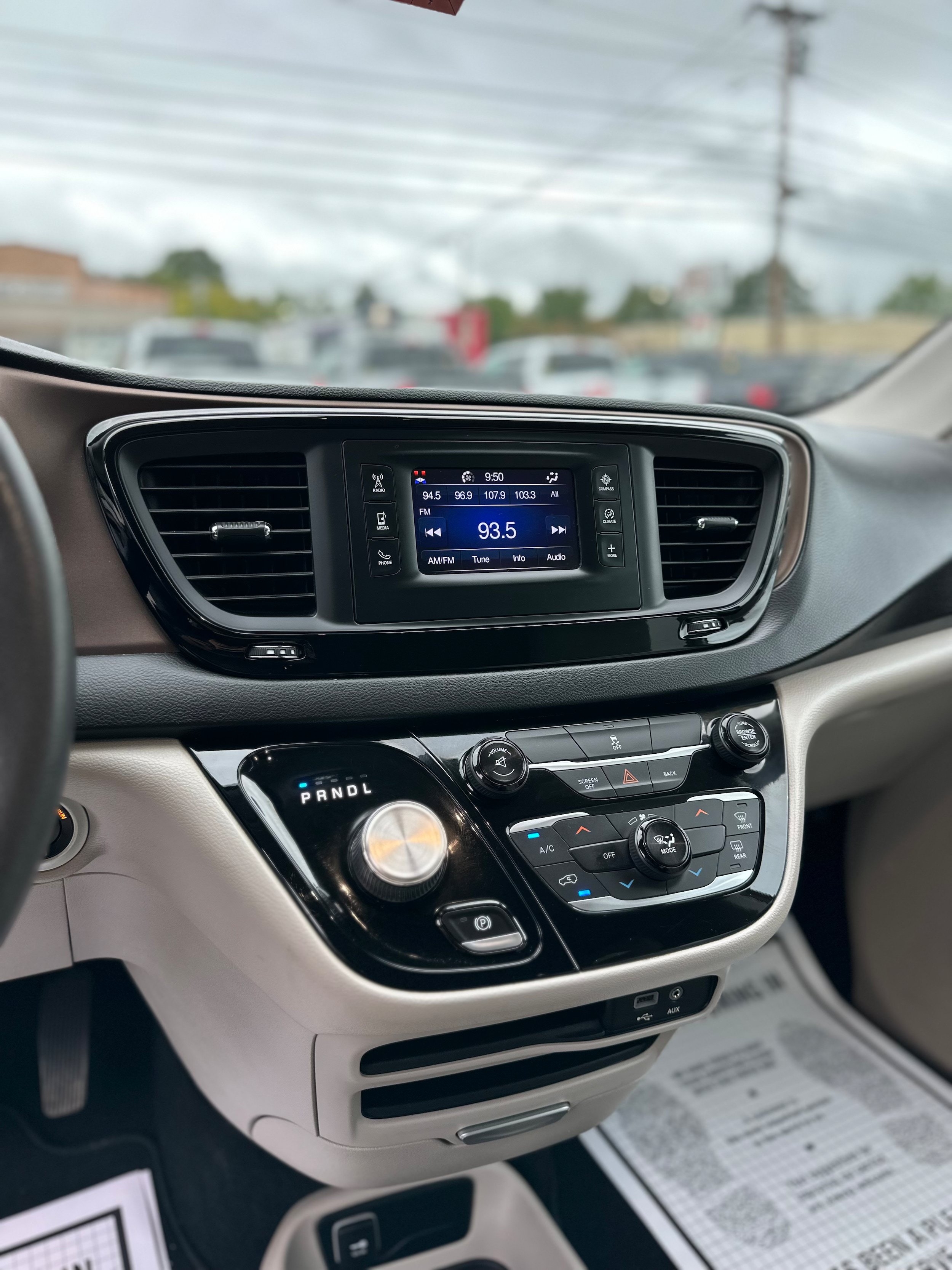 Used 2017 Chrysler Pacifica LX FWD image 12