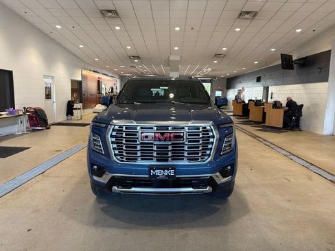 New 2026 GMC Yukon Denali w/ Denali Reserve Package AWD/4WD image 2