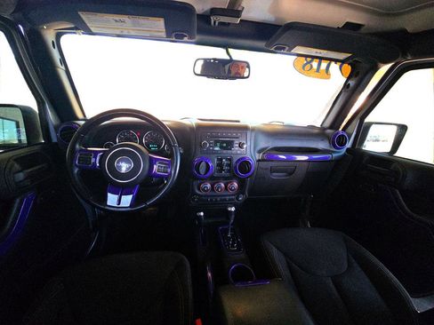 Used 2018 Jeep Wrangler Unlimited Sahara w/ Connectivity Group AWD/4WD image 26