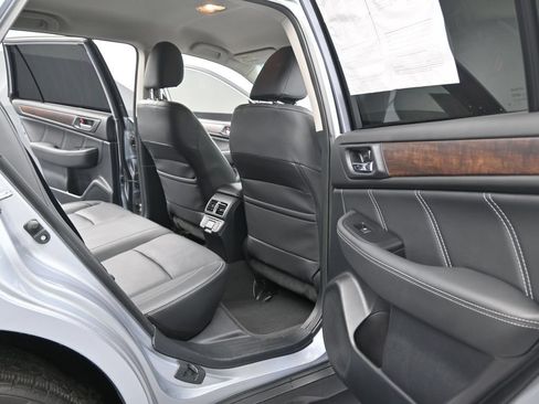 Used 2019 Subaru Outback 3.6R Limited AWD/4WD image 17