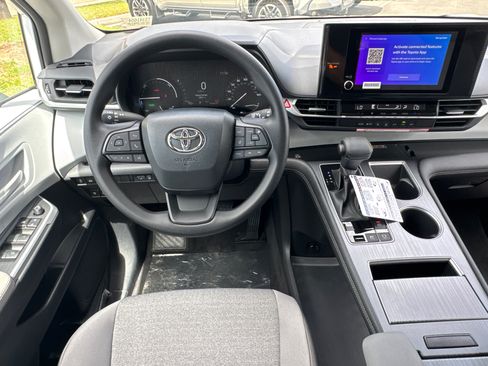 New 2026 Toyota Sienna LE FWD image 22