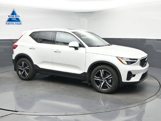 Used 2023 Volvo XC40 B5 Plus w/ Driver Assist Package AWD/4WD image 1