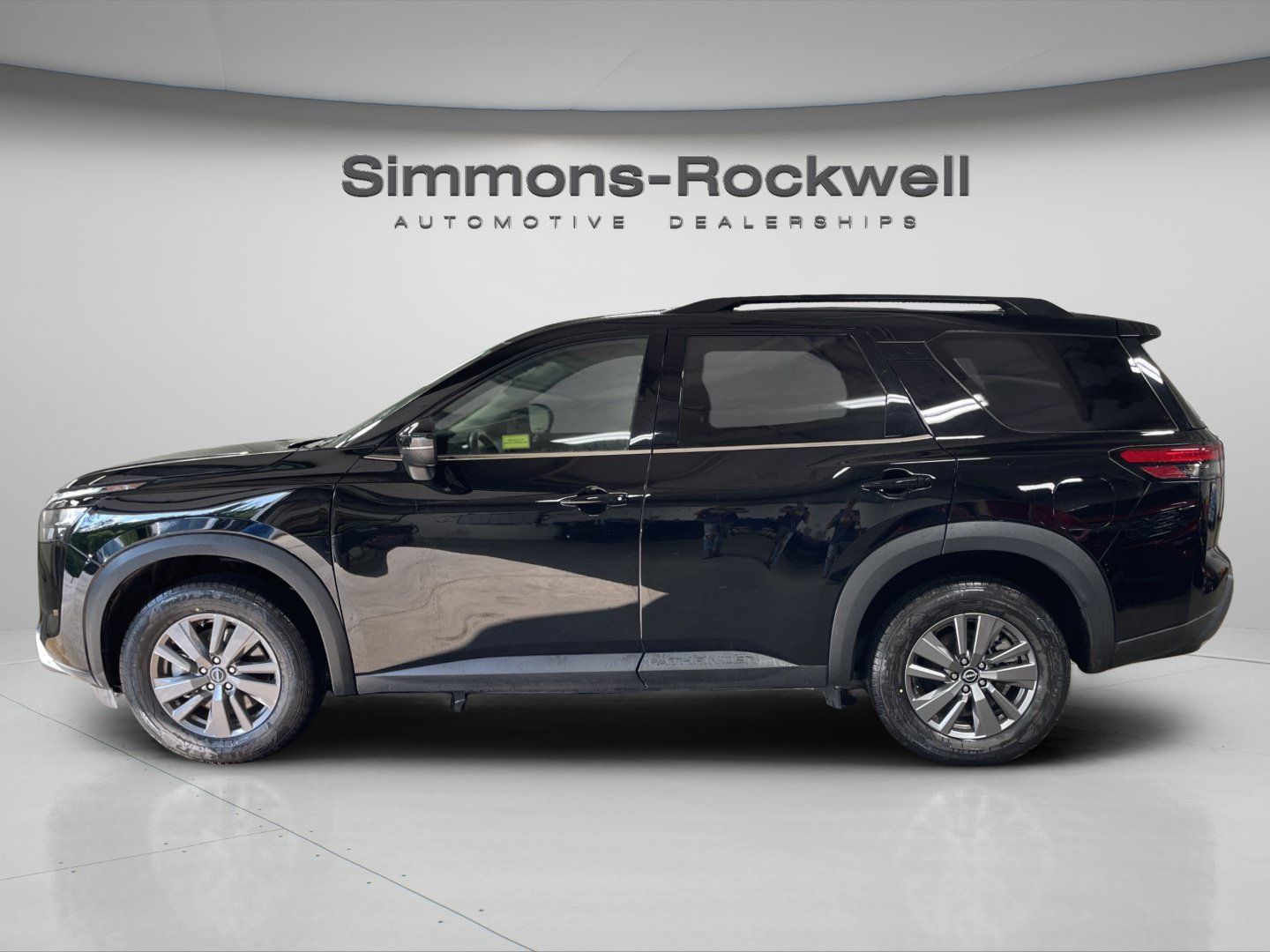 Used 2025 Nissan Pathfinder SV AWD/4WD image 2