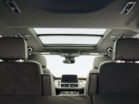 Used 2024 Chevrolet Tahoe High Country image 18