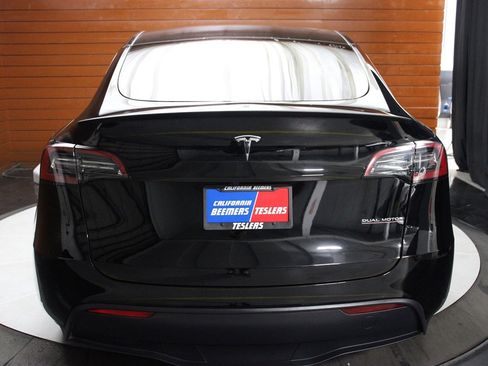 Used 2024 Tesla Model Y Performance image 2