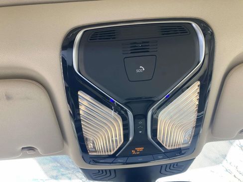 Used 2019 BMW 750i image 18