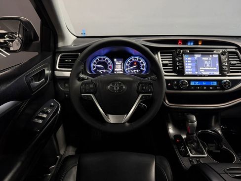 Used 2018 Toyota Highlander XLE image 10