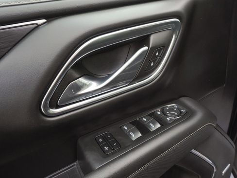 Used 2023 GMC Yukon SLT w/ SLT Premium Package image 10