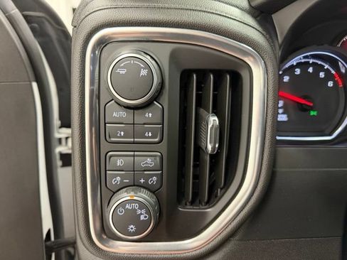 Certified 2019 Chevrolet Silverado 1500 LT Trail Boss w/ Convenience Package AWD/4WD image 15