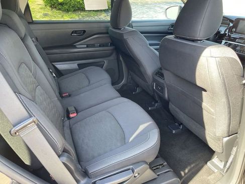 Used 2024 Nissan Pathfinder SV FWD image 15