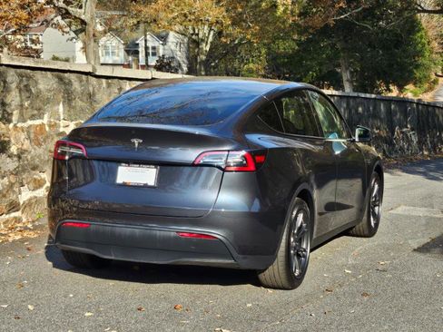 Used 2024 Tesla Model Y Long Range image 12