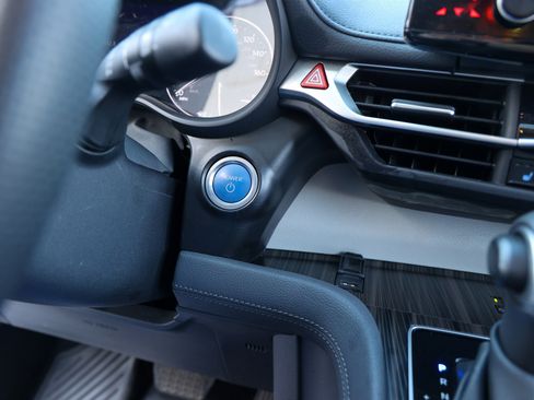 Certified 2023 Toyota Sienna Limited FWD image 19