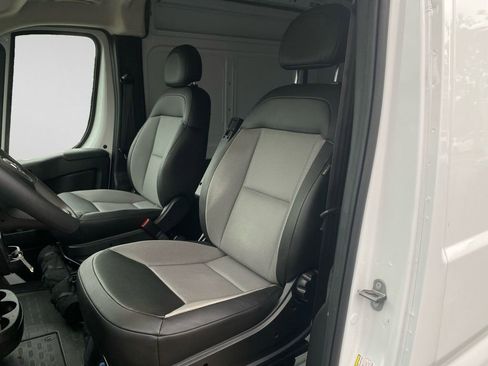 Used 2026 RAM ProMaster 2500 w/ Convenience Group FWD image 13