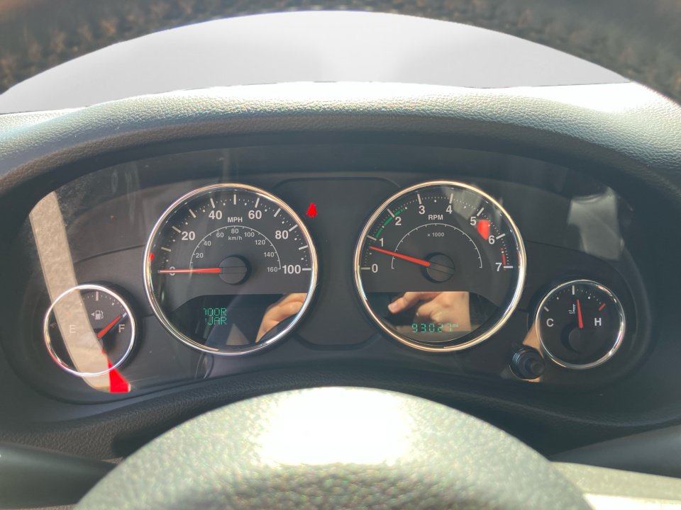 Used 2016 Jeep Wrangler Unlimited Sahara w/ Connectivity Group AWD/4WD image 14