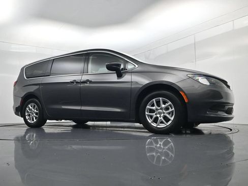 Used 2023 Chrysler Voyager LX FWD image 35