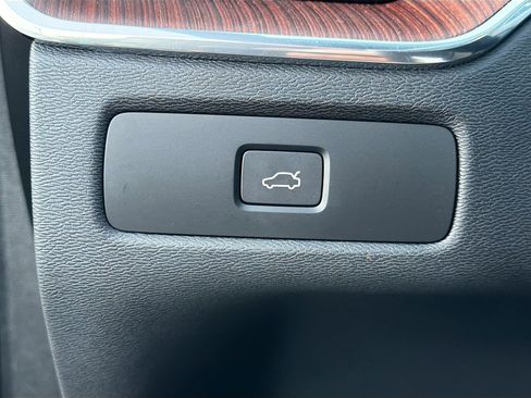 Used 2023 Volvo XC60 B5 Ultimate AWD/4WD image 34