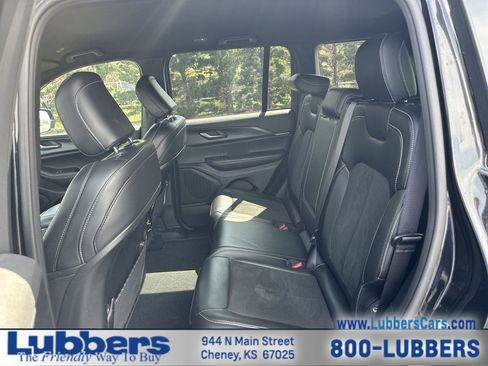 Used 2025 Jeep Grand Cherokee Altitude image 19