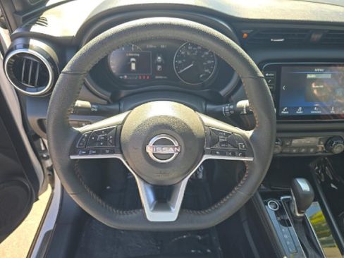 Used 2023 Nissan Kicks SR w/ SR Premium Package FWD image 9