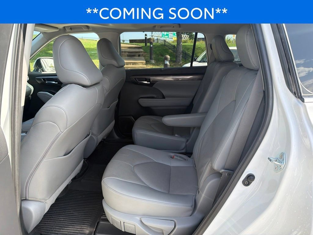 Used 2021 Toyota Highlander Limited AWD/4WD image 14