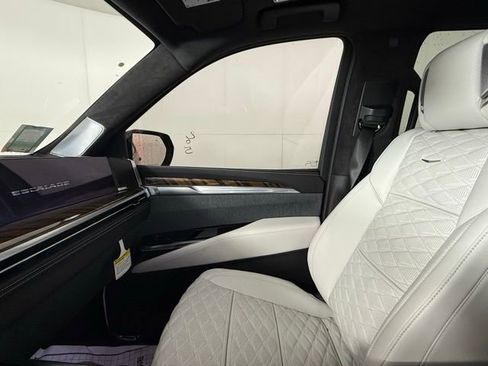 New 2026 Cadillac Escalade Platinum Sport w/ LPO, ONYX Package AWD/4WD image 25