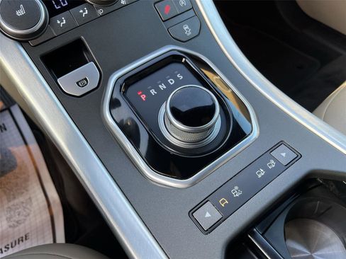 Used 2016 Land Rover Range Rover Evoque SE Premium image 19