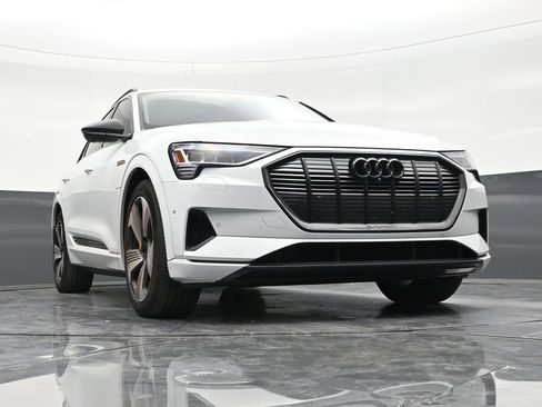 Used 2023 Audi e-tron Premium Plus w/ Premium Plus Package image 26