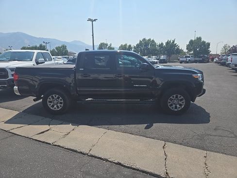 Used 2019 Toyota Tacoma SR5 AWD/4WD image 4