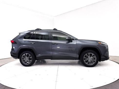 Used 2022 Toyota RAV4 XLE Premium AWD/4WD image 39