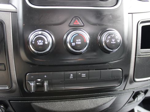 Used 2016 RAM 1500 ST w/ SXT Appearance Group image 28