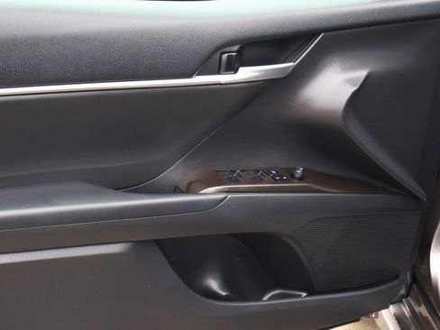 Used 2024 Toyota Camry SE image 15