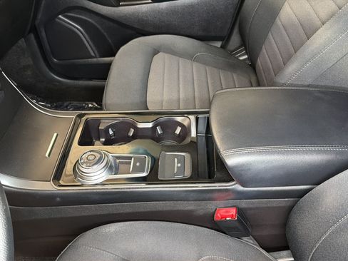 Used 2019 Ford Edge SE FWD image 25