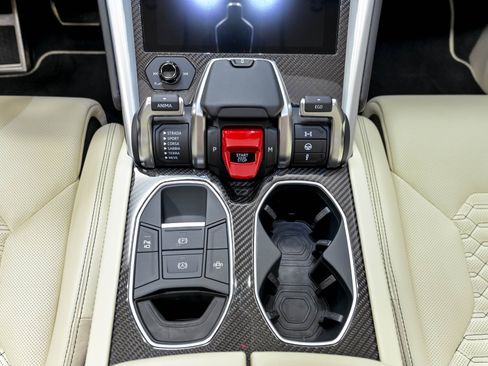 Used 2020 Lamborghini Urus AWD/4WD image 42