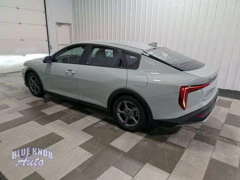 Used 2025 Kia K4 FWD image 2