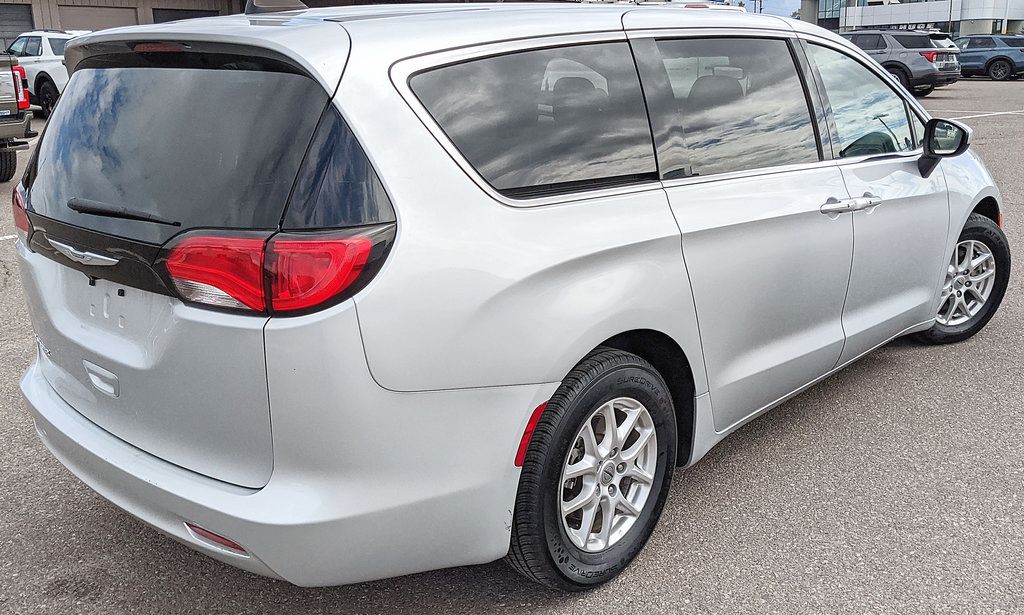 Used 2023 Chrysler Voyager LX FWD image 3