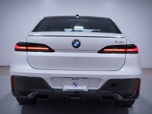 Used 2026 BMW 740i w/ Premium Package RWD image 5
