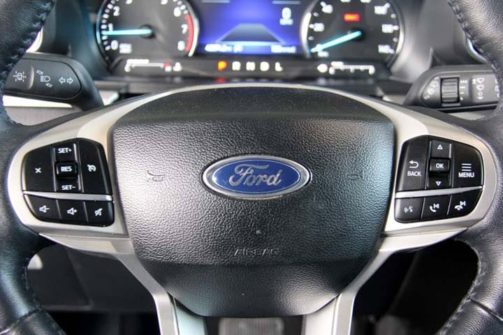 Used 2024 Ford Explorer XLT w/ Equipment Group 202A AWD/4WD image 4