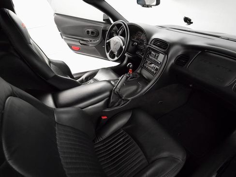 Used 2002 Chevrolet Corvette Z06 RWD image 12