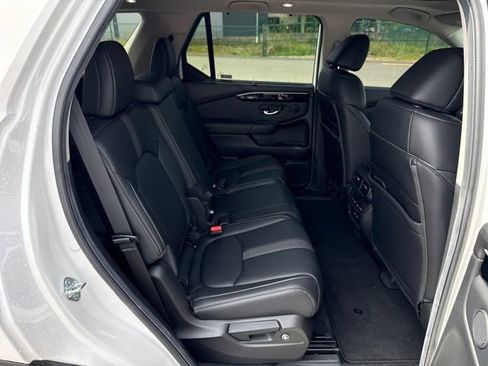 Used 2025 Honda Pilot Touring image 14