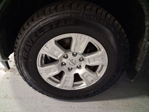 Used 2017 Nissan Titan SV image 11