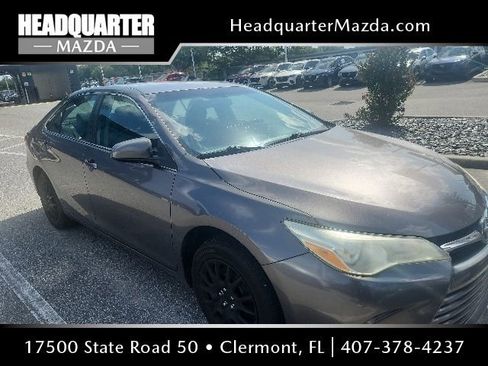 Used 2017 Toyota Camry FWD image 1