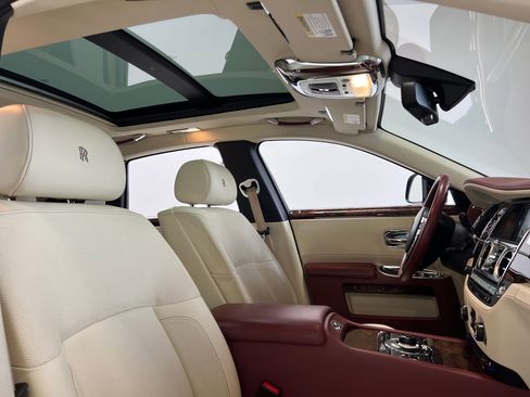 Used 2013 Rolls-Royce Ghost RWD image 12