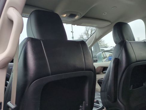 Used 2018 Chrysler Pacifica Touring-L image 18