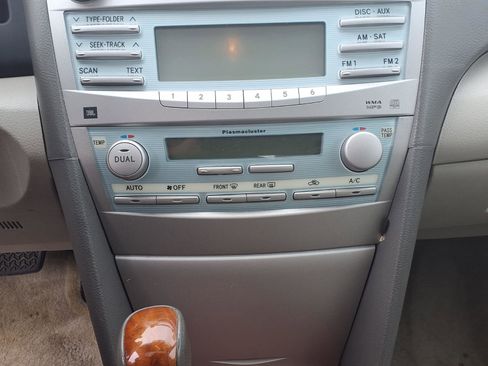 Used 2009 Toyota Camry XLE FWD image 16