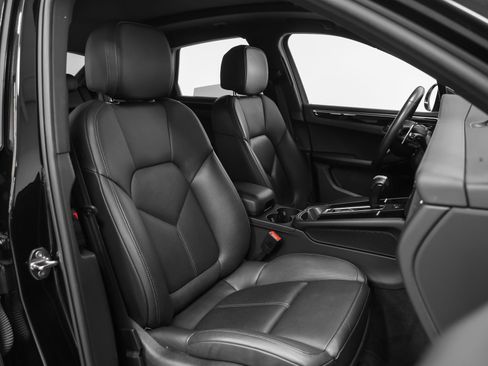 Certified 2023 Porsche Macan image 22