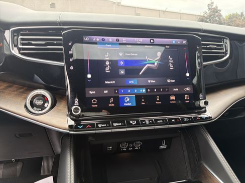 Certified 2025 Jeep Grand Wagoneer 4WD image 25