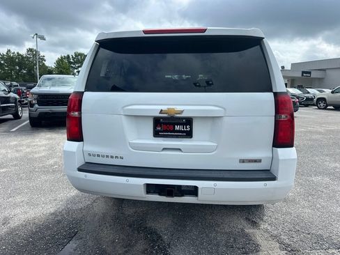 Used 2018 Chevrolet Suburban LT RWD image 4
