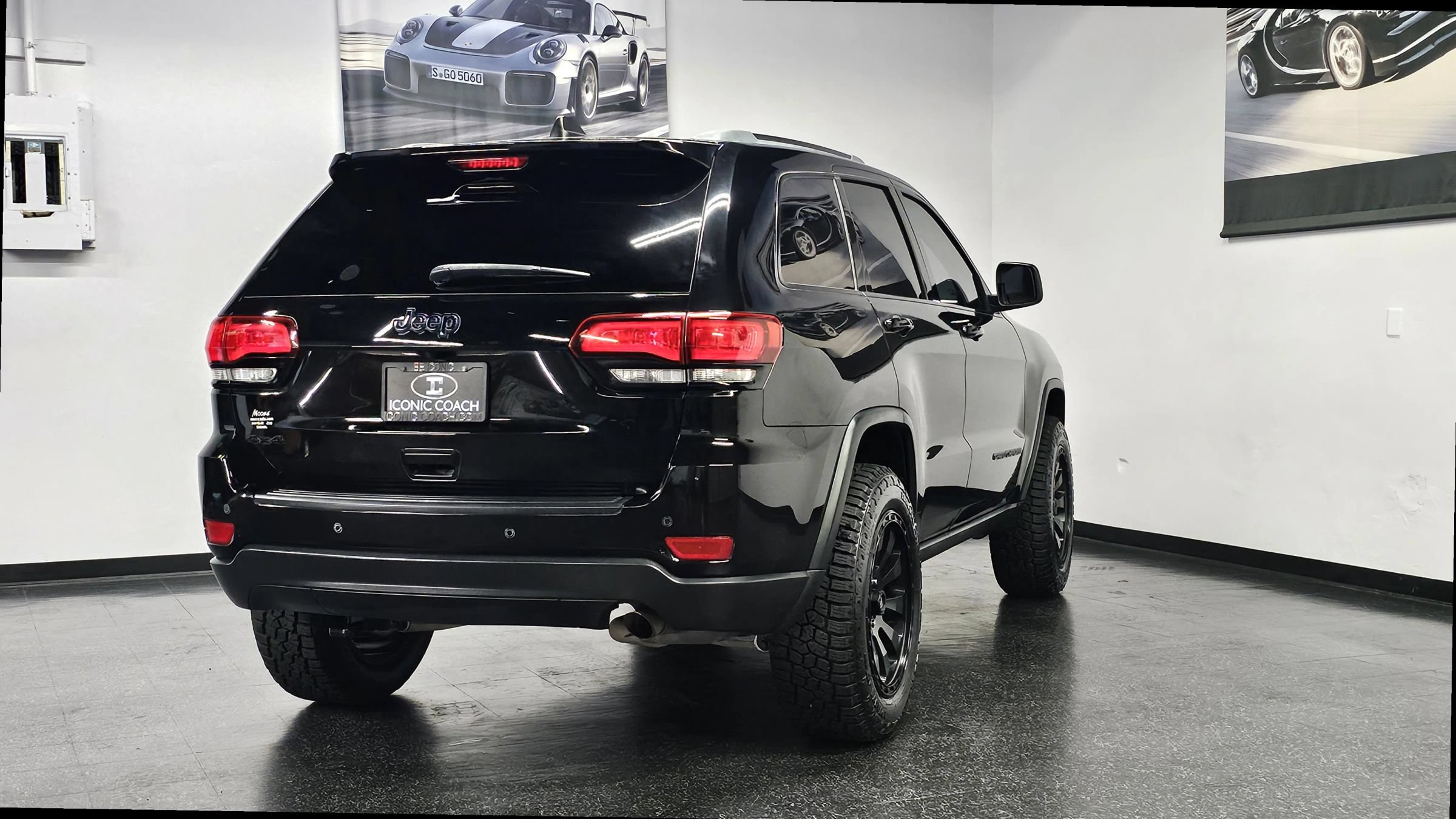 Used 2018 Jeep Grand Cherokee Laredo AWD/4WD image 27
