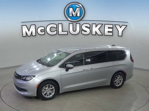 Used 2023 Chrysler Voyager LX FWD image 1
