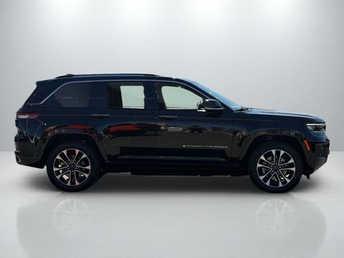 Used 2023 Jeep Grand Cherokee Overland w/ Luxury Tech Group IV AWD/4WD image 8