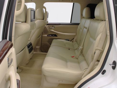 Used 2014 Lexus LX 570 4WD image 35